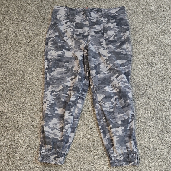 SPANX Womwn Camo Camouflage Pants Plus Size 2X - Picture 1 of 8